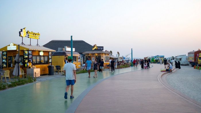 Running track and open markets in Kite Beach, Dubai 