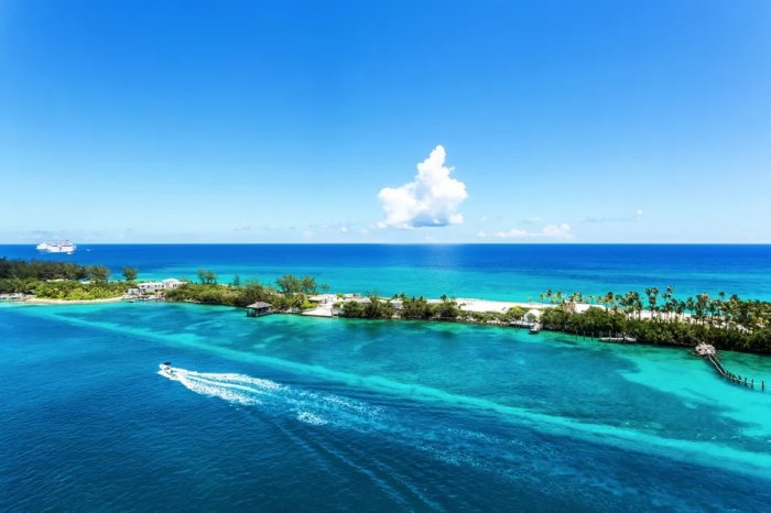     Nassau, the capital of the Bahamas Islands