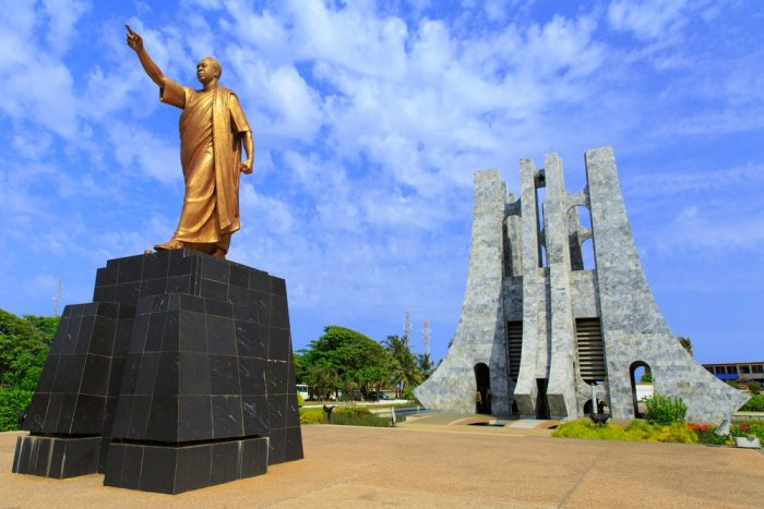 Kwame Nkrumah installed the first Ghanaian president