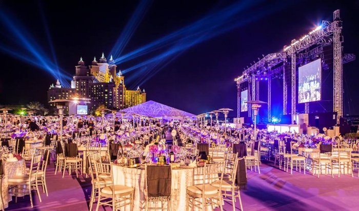 The atmosphere of the New Year in Atlantis, The Palm