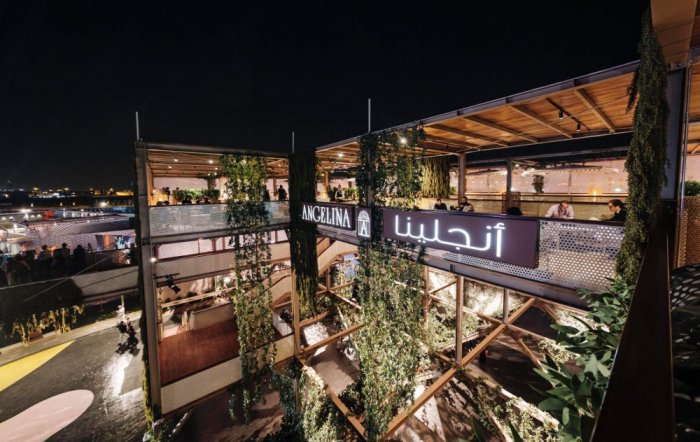 Cafés and restaurants in the Dureia oasis 