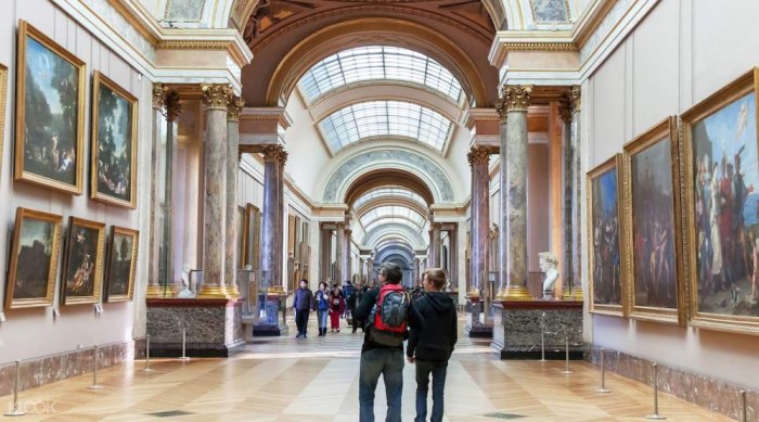 Guided tour of the Louvre