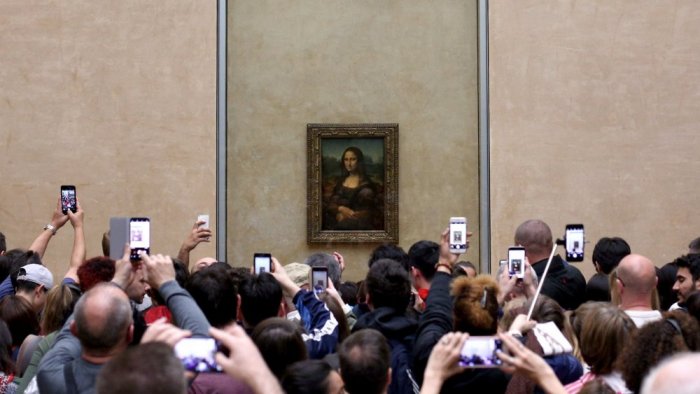     Don't mean the Louvre for Mona Lisa only