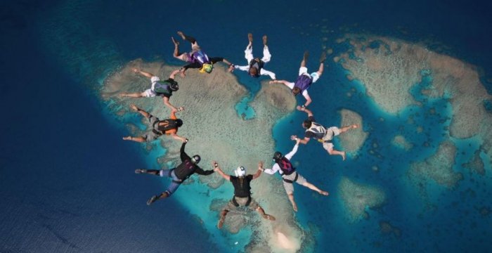     Mass jump over the mighty reef