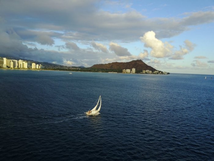 Go on a premium Hawaiian sailing excursion