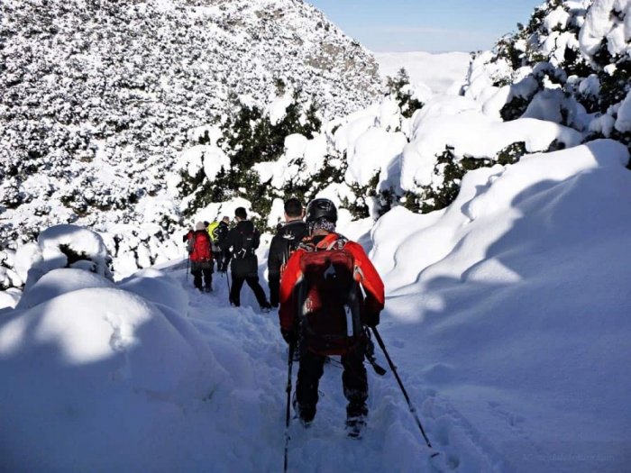 Mountain walking is a wonderful winter in Mount Parnassos