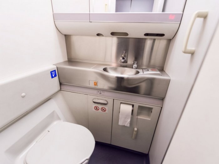    Be sure to observe hygiene while using the airplane bathroom