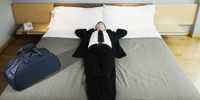 Tips that will help you sleep better inside the hotel