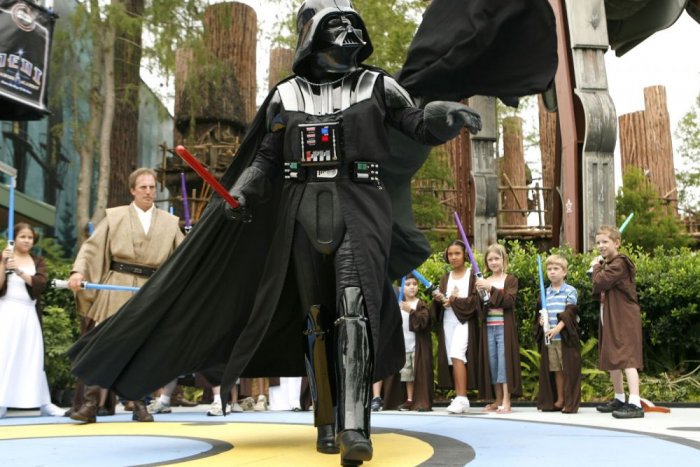 If you are a fan of Star Wars movies series, don't forget to attend the new performance in Hollywood Studios