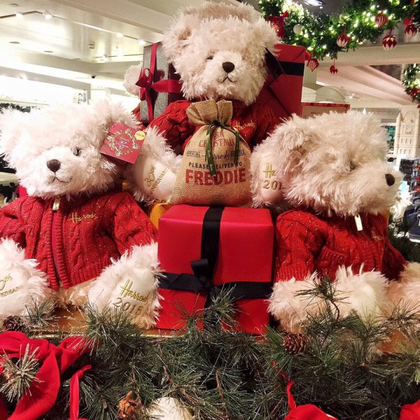 A world of gifts at Harrod's store