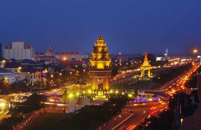 The capital Phnom Penh at night