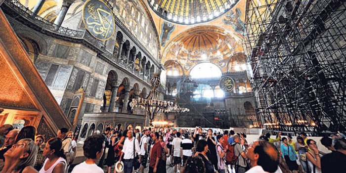 Tips to avoid crowds of tourists during your visit to Istanbul