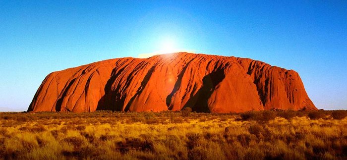 Uluru distinctive location in Australia