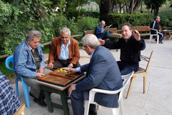Greeks play dice table