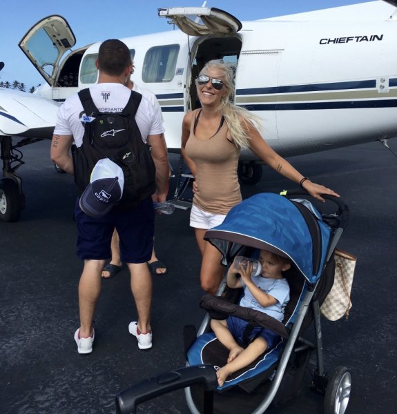 Tips when families travel by plane
