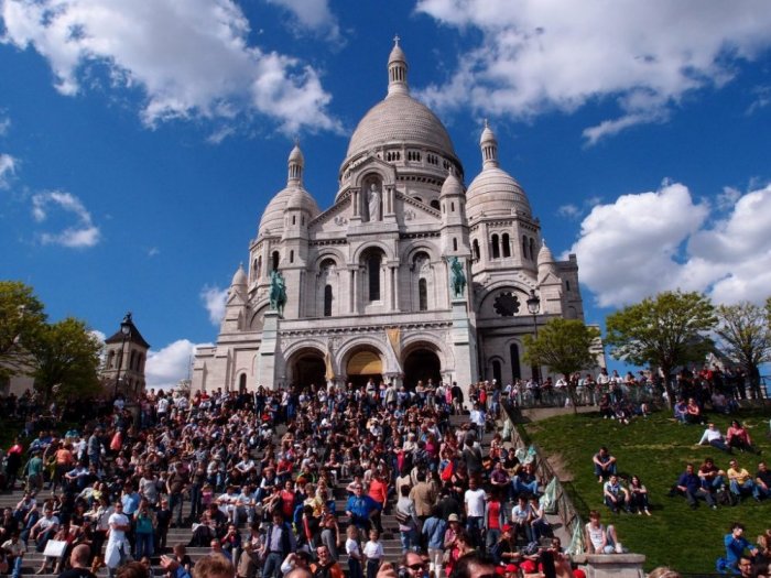 Avoid the crowds of tourists in Paris