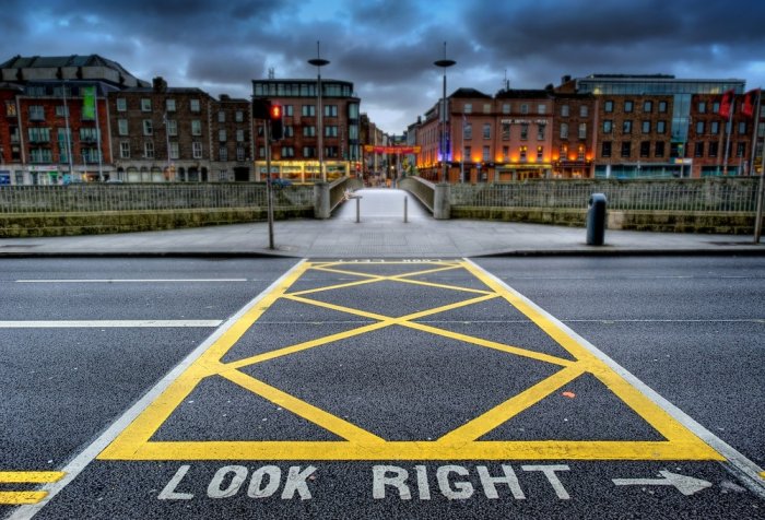     LOOK RIGHT signal on the streets of Ireland