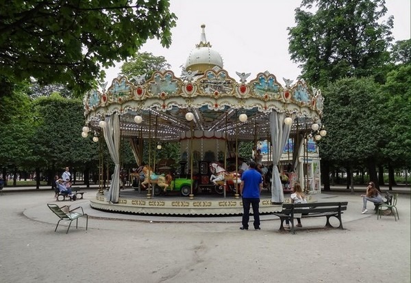 The Tuileries Gardens is one of the best tourist places in Paris 
