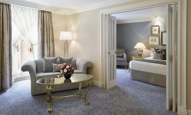 A guide featuring the best London hotels for family stays