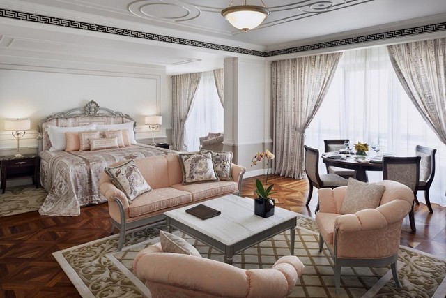 The rooms of Versace Hotel Dubai are elegant and luxurious, as it is one of the most beautiful five-star hotels in Dubai