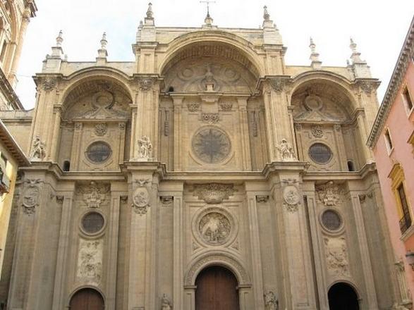 The best 4 activities in the cathedral of Granada Spain