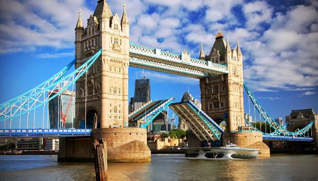 The famous London Bridge