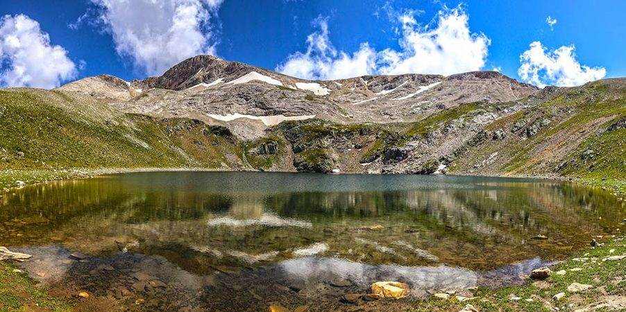 The Black Lake Kara Göl is located above the top of Uludag Mountain in Bursa and is located between two beautiful lakes