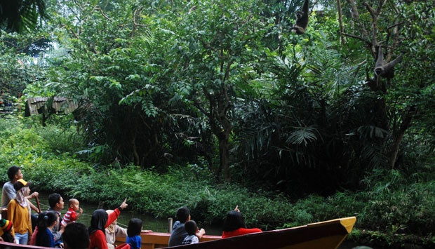 Bandung Zoo is one of the most famous tourist places in Indonesia Bandung