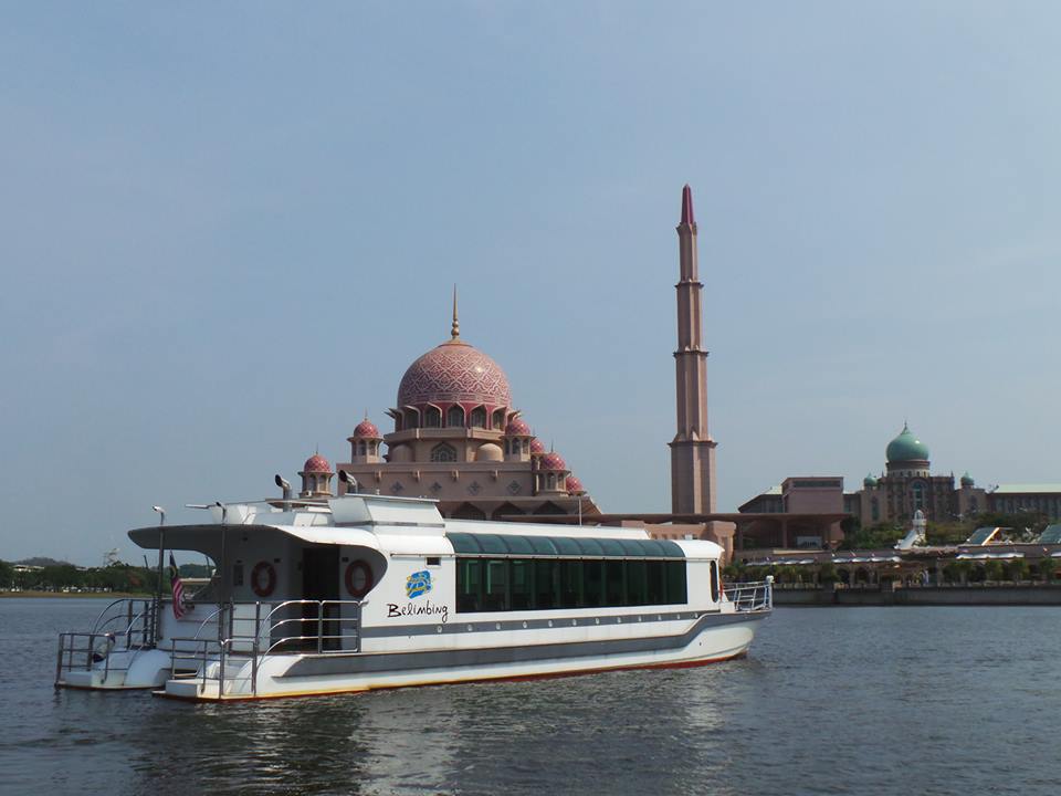 Lake Putrajaya in Selangor is one of the most beautiful tourist attractions