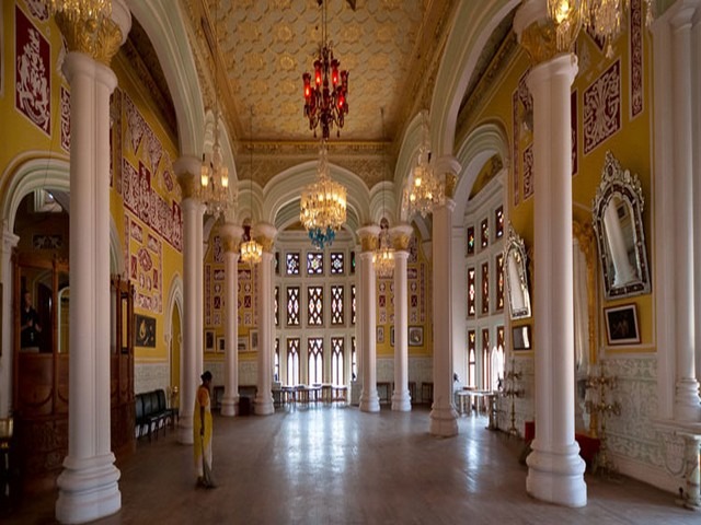A tour of the Bangalore Palace