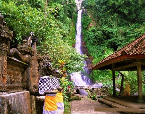 Jet Jet waterfall in Bali