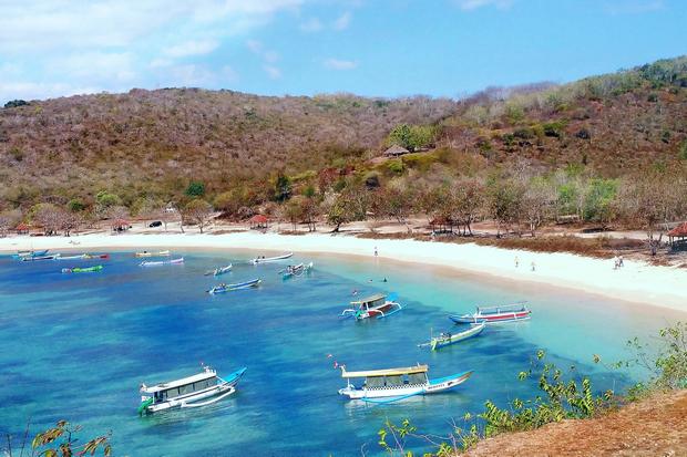 1581298173 74 Top 6 activities at the pink beach in Lombok Indonesia - Top 6 activities at the pink beach in Lombok Indonesia