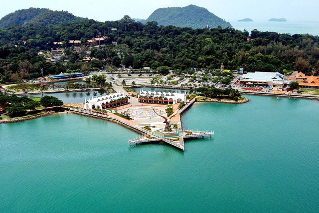 Eagle Square is one of the most beautiful places of tourism in Langkawi Malaysia