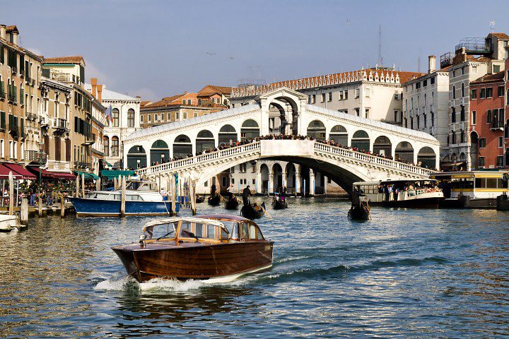 The best 3 activities in Rialto Bridge Venice Italy