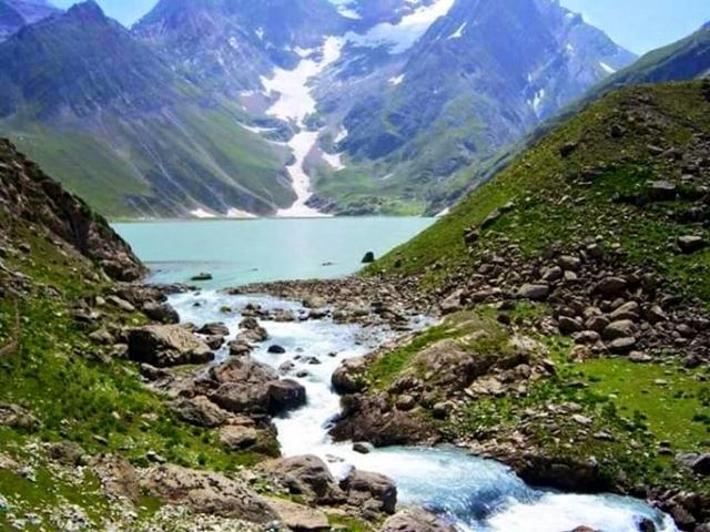 Lake Chisnag in Kashmir