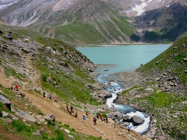 Lake Chisnag is one of the most important tourist attractions in India, Kashmir
