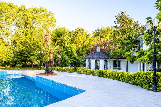 Villas for rent in Istanbul on the sea