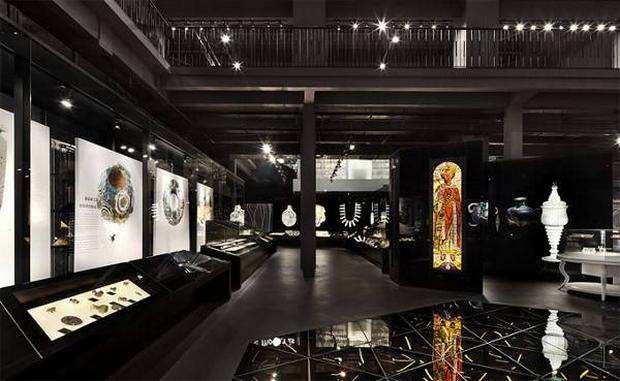 Shanghai Museum is one of the most famous places of tourism in China