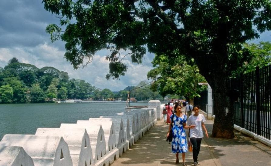 Lake Kandy is one of the best tourist places in Sri Lanka