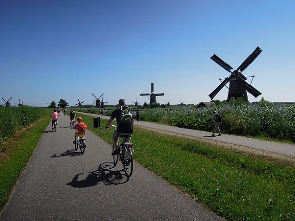 Cycling in Kinderkind Windmills