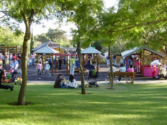 The Lisbon Zoo is one of the most important Portuguese Lisbon gardens