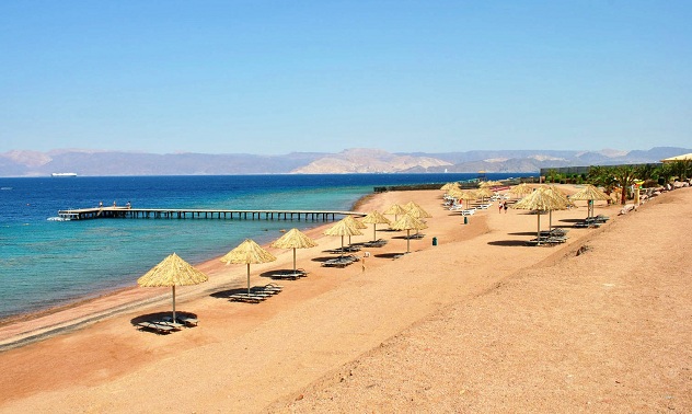 A tour of the Perennes Beach in Aqaba, one of the most important tourist places in Aqaba, Jordan