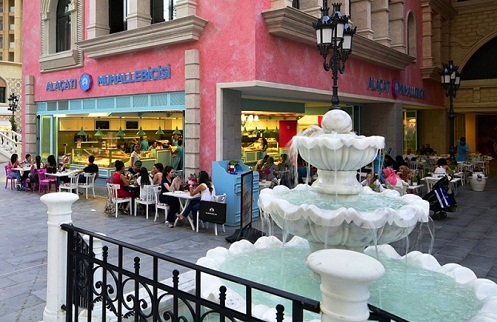 Cafés Venice Mega Mall in Istanbul