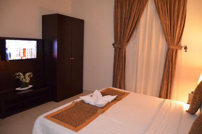 The best serviced apartments in Al Khobar have rooms with flat screen and elegant locker