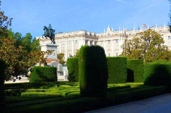 1581332914 637 The 5 best activities in the Plaza de Orient in - The 5 best activities in the Plaza de Orient in Madrid