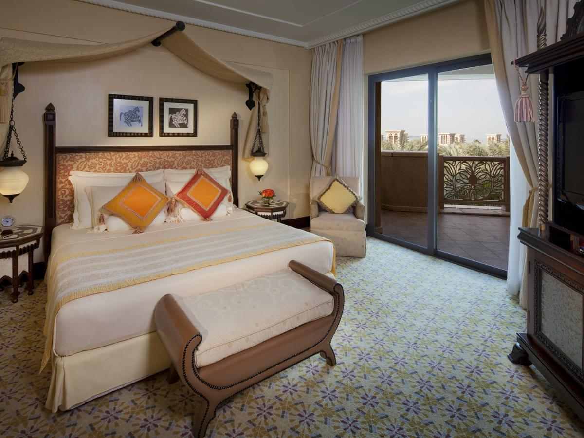 The rooms of the Dubai Palace Hotel are unique in their cleanliness and elegant colors