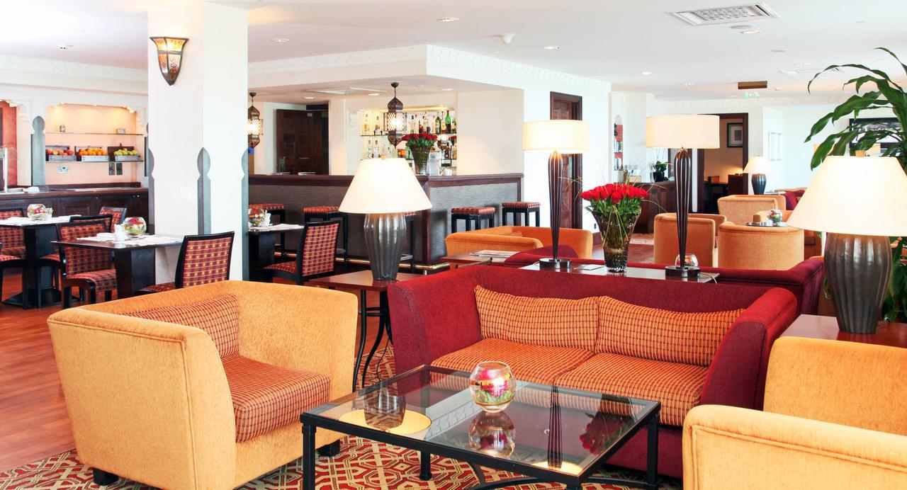 Dubai Palace Hotel offers a range of restaurants serving international cuisine 
