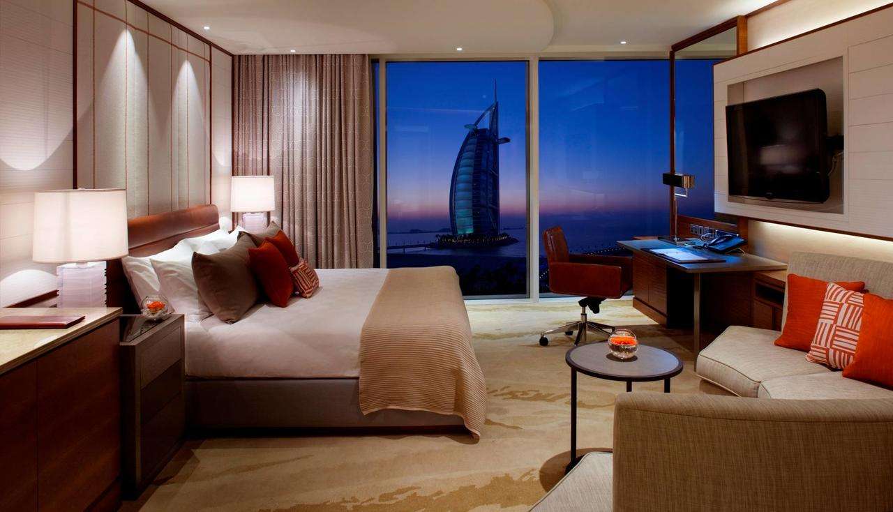 The rooms of Jumeirah Beach Hotel Dubai feature spacious areas and panoramic views