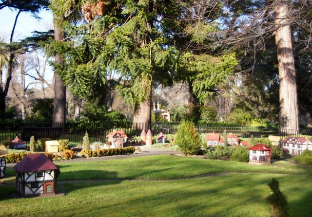 Fitzroy Gardens Melbourne is one of the best parks in Melbourne