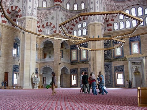 Sabanci Central Mosque is one of the most famous tourist attractions in Adana 
